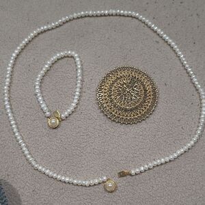 Classic Pearl and Gold Necklace Set